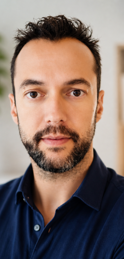 Julien Rager, ostéopathe D.O., dans son cabinet à Alsemberg
